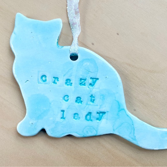 Ceramic cat ornament - Picture 2 of 3